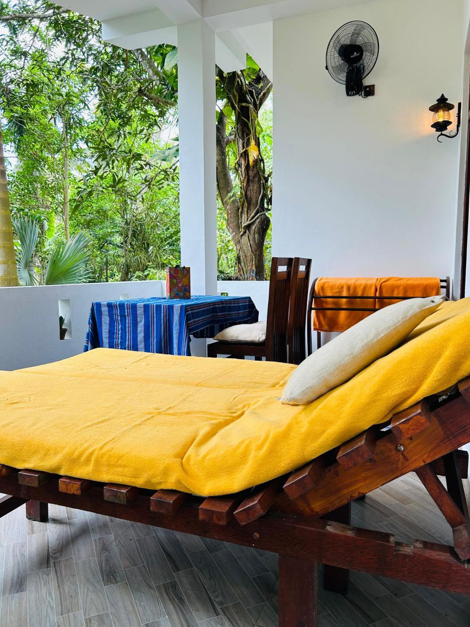 Shadow Surf Bay Hotel Tangalle Exterior photo