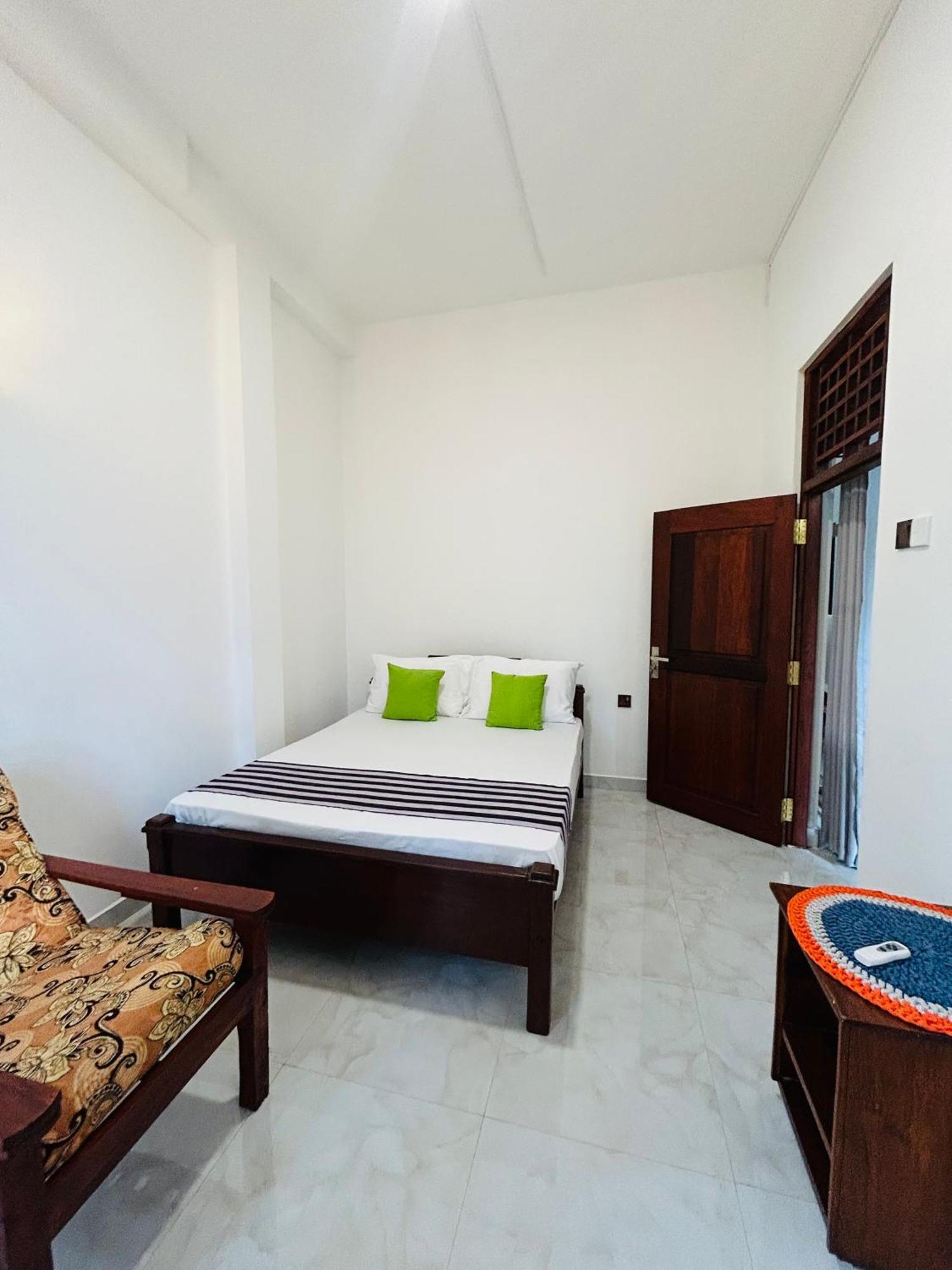 Shadow Surf Bay Hotel Tangalle Exterior photo