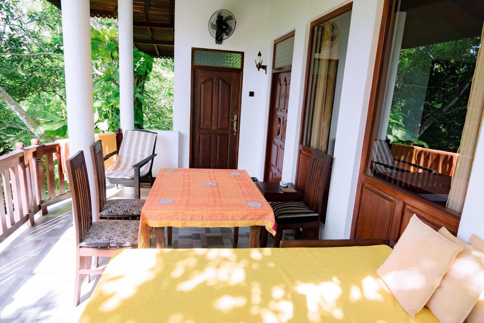 Shadow Surf Bay Hotel Tangalle Exterior photo