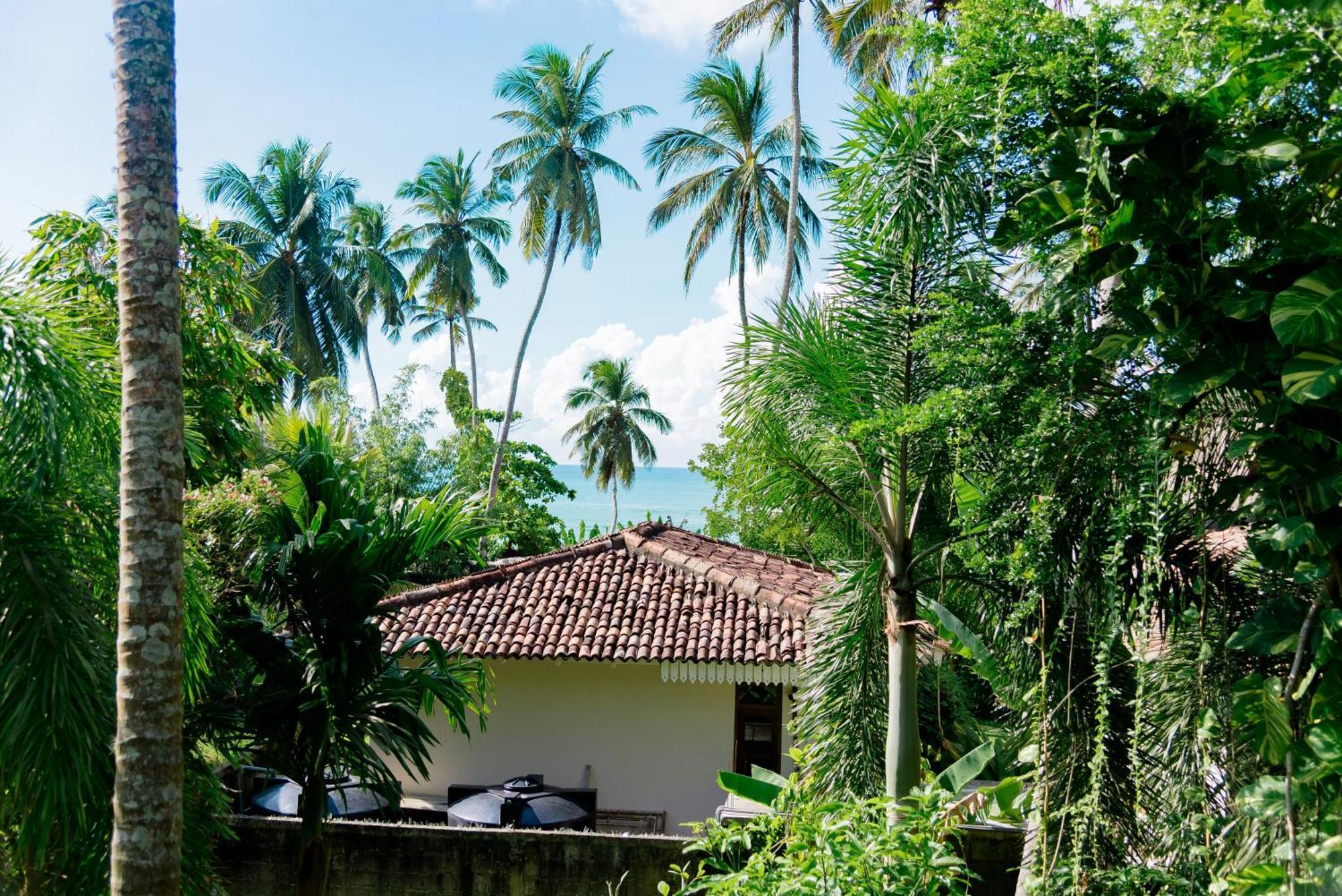 Shadow Surf Bay Hotel Tangalle Exterior photo