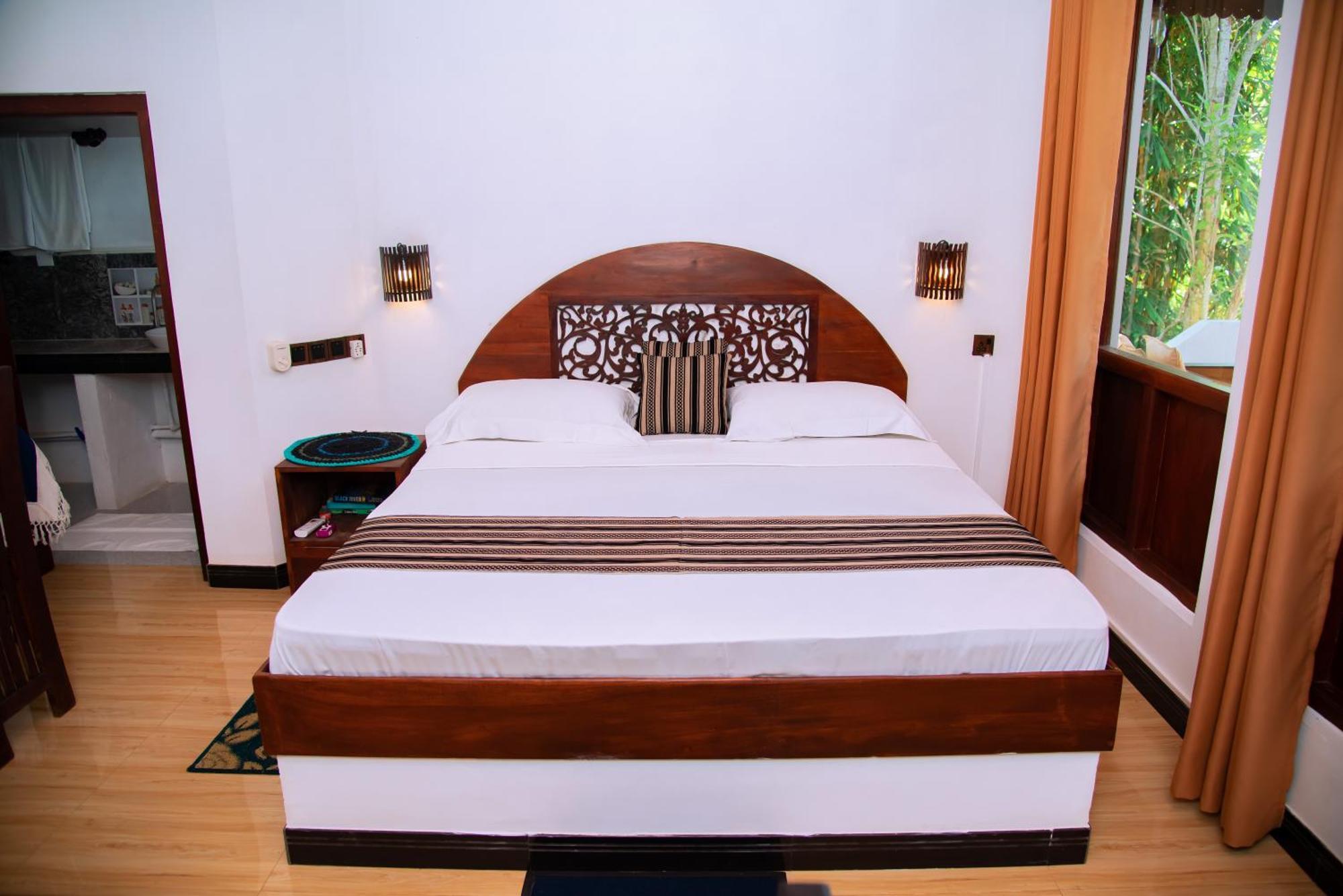 Shadow Surf Bay Hotel Tangalle Exterior photo