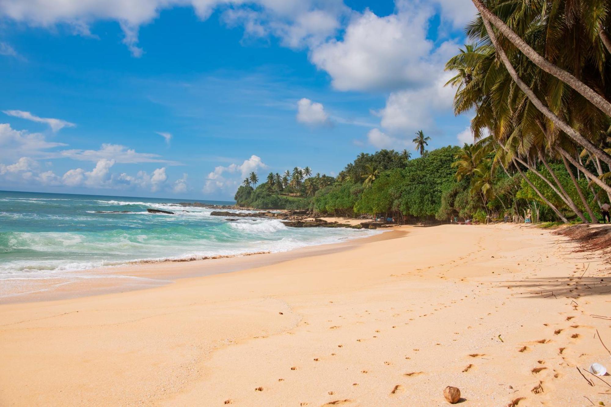 Shadow Surf Bay Hotel Tangalle Exterior photo