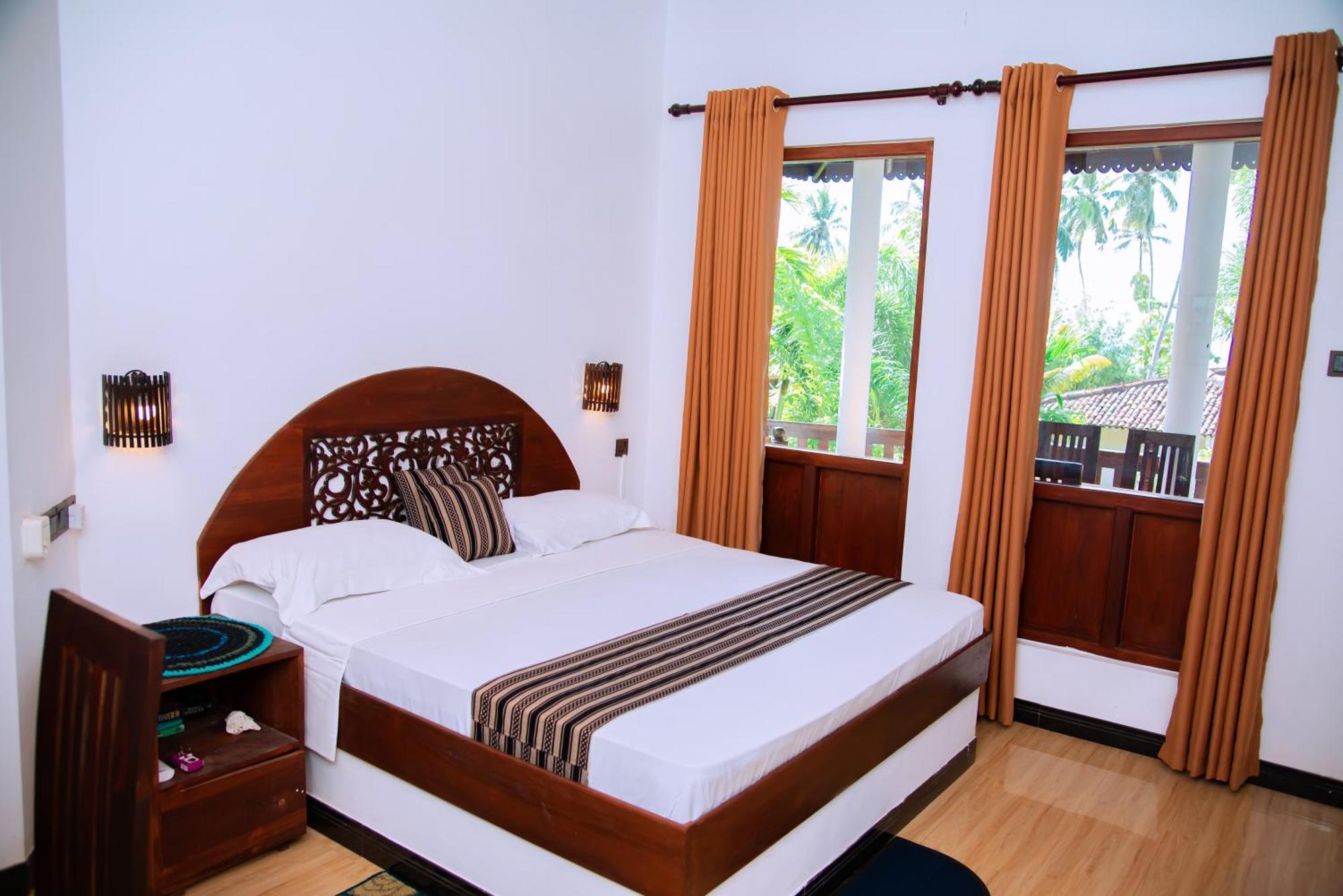 Shadow Surf Bay Hotel Tangalle Exterior photo