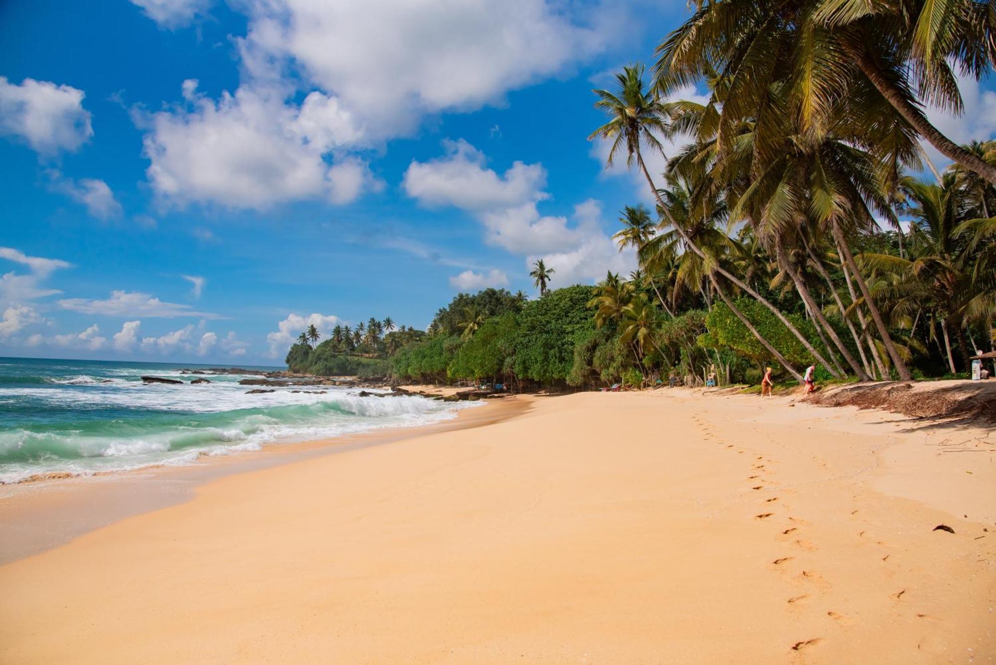 Shadow Surf Bay Hotel Tangalle Exterior photo
