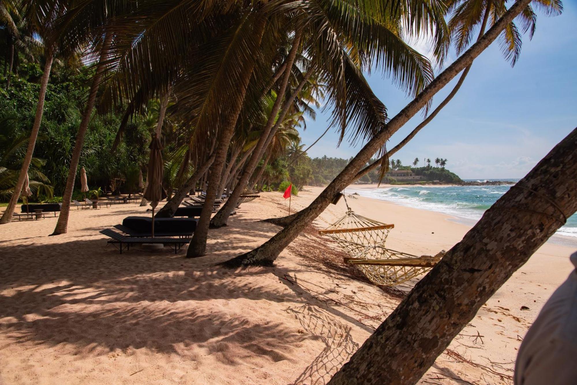 Shadow Surf Bay Hotel Tangalle Exterior photo